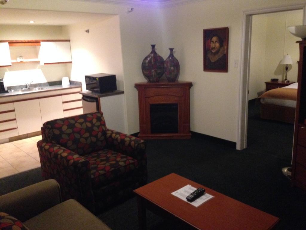 Ptarmigan Inn Hay River Habitación foto