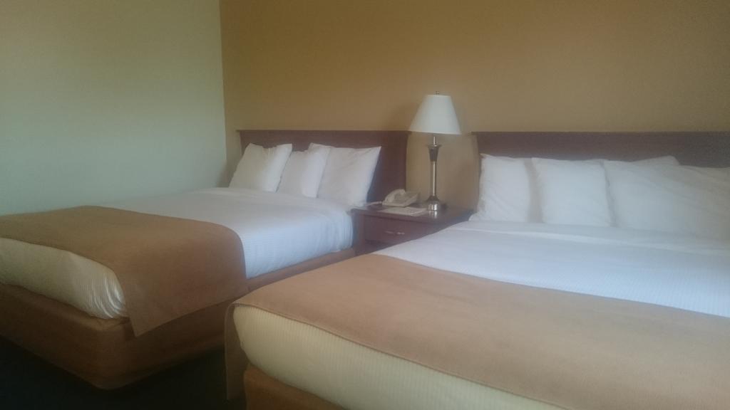 Ptarmigan Inn Hay River Habitación foto